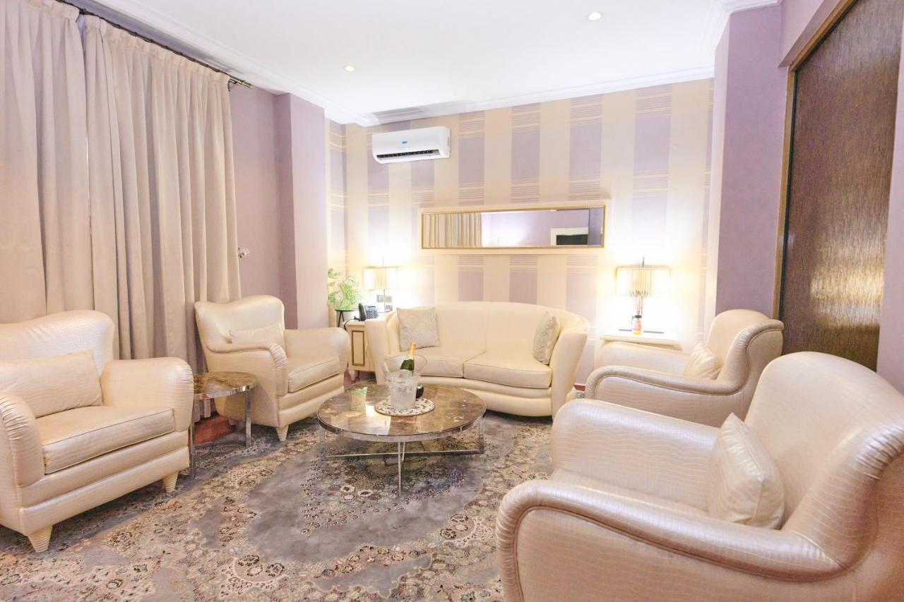 Oak Haven Hotel&Suites Port Harcourt Buitenkant foto