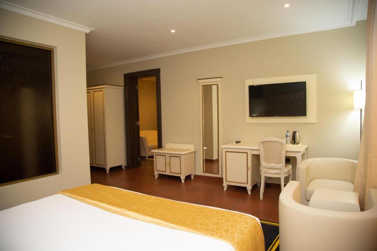 Oak Haven Hotel&Suites Port Harcourt Buitenkant foto