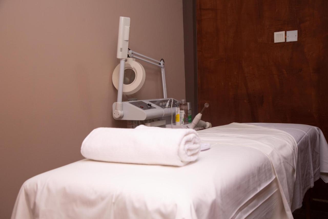 Oak Haven Hotel&Suites Port Harcourt Buitenkant foto