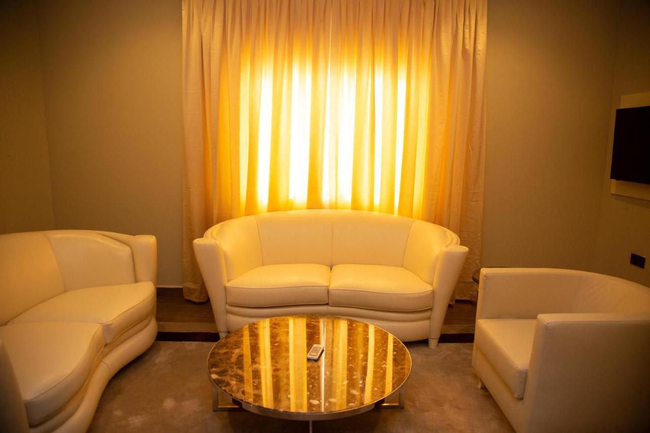Oak Haven Hotel&Suites Port Harcourt Buitenkant foto